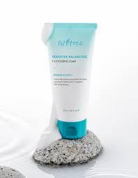 Isntree Sensitive balancing cleansing foam (150ml)